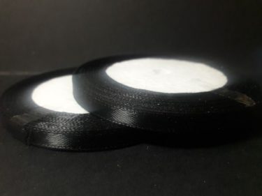 Szatén szalag, fekete 6 mm / 23 m