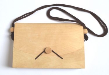 Fából készült retikül 22x15x6 cm