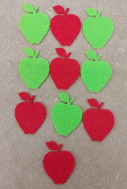 Filcfigura Alma / Piros és zöld 4x3 cm 10 db/cs