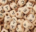 Fa natúr betűgyöngy kocka 10 mm